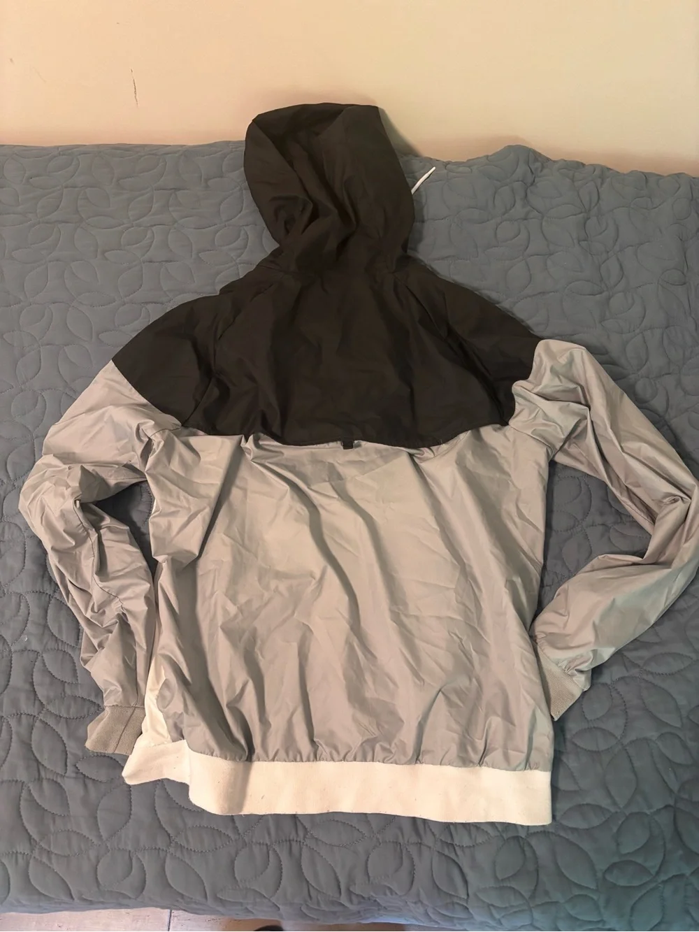 Nike Colorblock Hooded Windbreaker Jacket in Black, Gray & White
